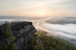 Dunstiger Tagesanbruch